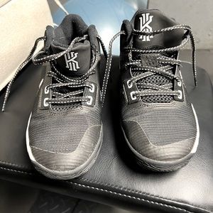 Boys Kyrie Basketball Shoes
